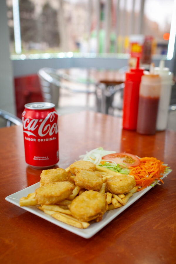 MENÚ NUGGETS + PATATAS + BEBIDA