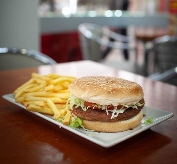 MENÚ HAMBURGUESA + PATATAS + BEBIDA