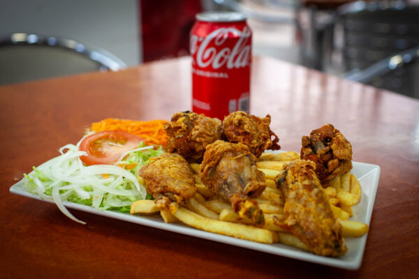 MENÚ POLLO FRITO + BEBIDA